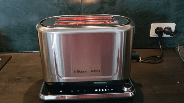 https://www.pricerunner.com/images/assets/content/bit/test/Russell-Hobbs-Toaster-med-toast.gif
