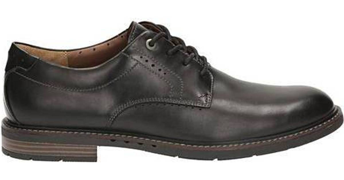 clarks unelott plain black