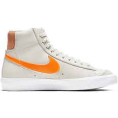 Nike Blazer Mid 77 W - Light Bone/Orange-Trance/White/Total Orange