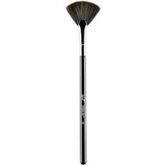 Sigma Beauty F42 Strobing Fan Brush