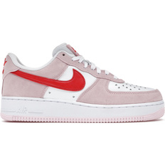 Men - Nike Air Force 1 - Pink Trainers Nike Air Force 1 Low '07 QS Valentine’s Day Love Letter M - Tulip Pink/University Red/White