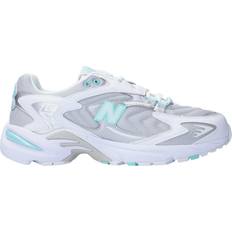 New Balance 725 trainers in and aqua