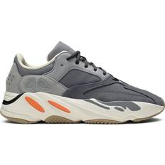 Adidas Yeezy Boost 700 - Magnet