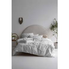 Linen House Manisha Medallion Tufted Duvet Cover White