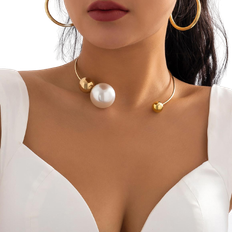 Rotita Design Asymmetrical Necklace - Gold/Pearl