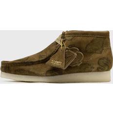 Green - Men Low Shoes Clarks Wallabee Boot x Bbc