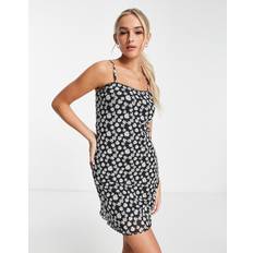 New Look strappy mini dress in daisy print-Black