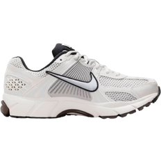 Nike White - Women Running Shoes Nike Zoom Vomero 5 W - Phantom/Light Iron Ore/Baroque Brown/Metallic Platinum