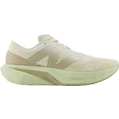 New Balance Green Sport Shoes New Balance FuelCell Rebel v4 M - Linen/Lichen Green/Stoneware