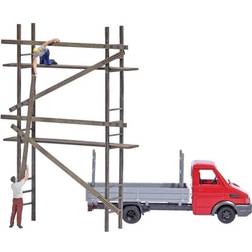 Busch 7901 H0 Iveco Daly Transporter with scaffolding and 2 scaffolding constructors