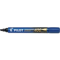 Pilot M�rkpenna 400 bl� 20/fp Märkpennor Permanent Marker 400 Blå med bred spets, skrivbredd 4.00 mm. Märkpennan skriver på alla material: trä, metall, plast, ja allt. Den är vatten- ljus- kyl- och värmetålig och den kan ligga utan huv i 24 timmar