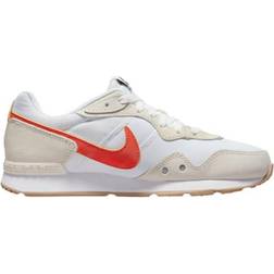 Nike Venture Runner W - White/Summit White/Black/Rush Orange