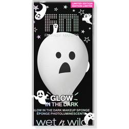 Wet N Wild Fantasy Maker Glow In The Dark Makeup Sponge