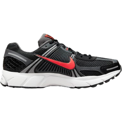 Nike Zoom Vomero 5 M - Black/Iron Grey/Summit White/Picante Red