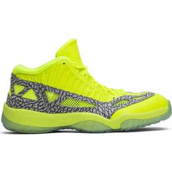 Nike Air Jordan 11 Retro Low IE M - Volt/Cement Grey